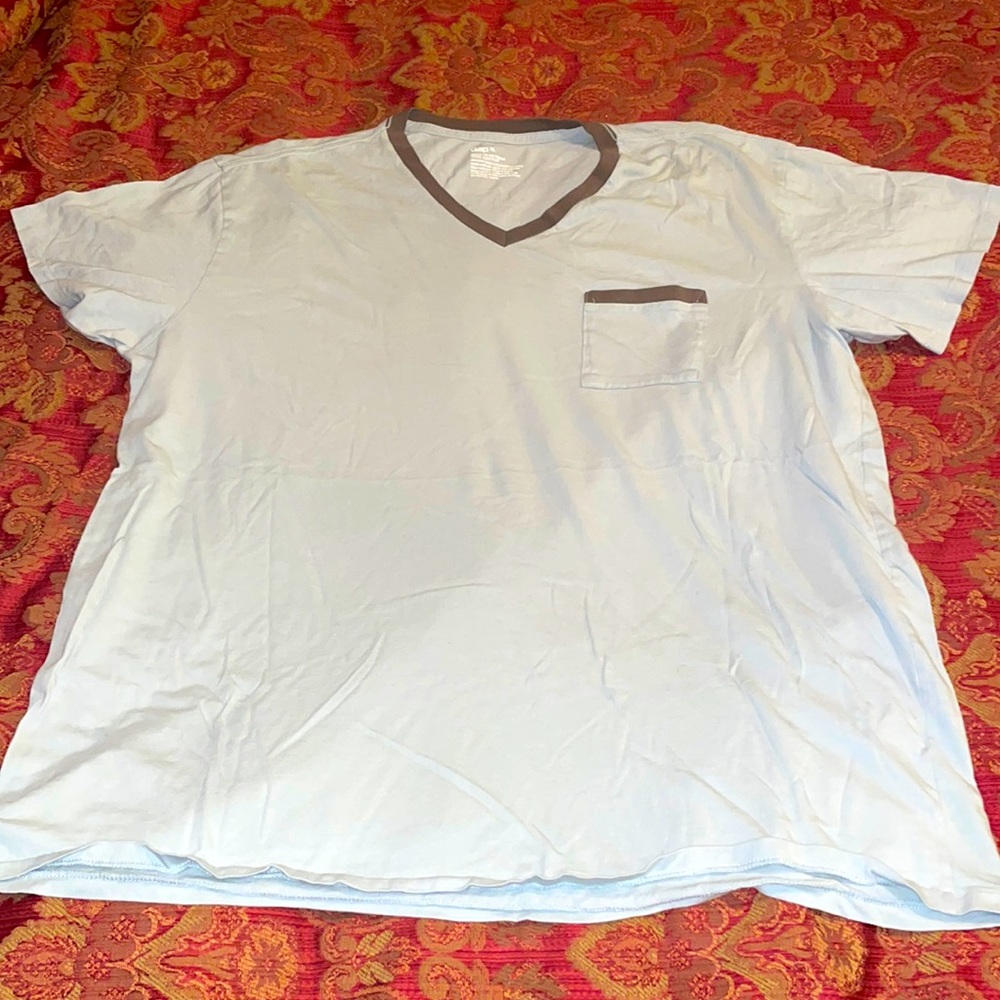 Gap V neck t shirt size XL